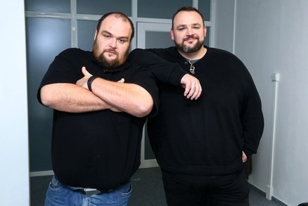 Bratři vážili dohromady 372 kilo! Proč se jeden z nich cítil méněcenný? 