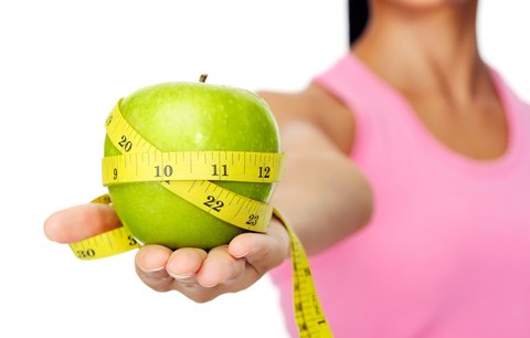 Dietní triky co fungují: Čichejte k jablkům a jezte z modrých talířů
