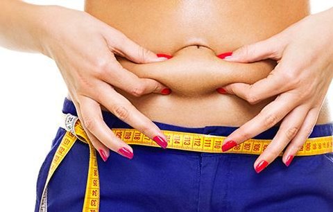 Nedaří se vám zhubnout? Důvodem může být zavodněný organismus
