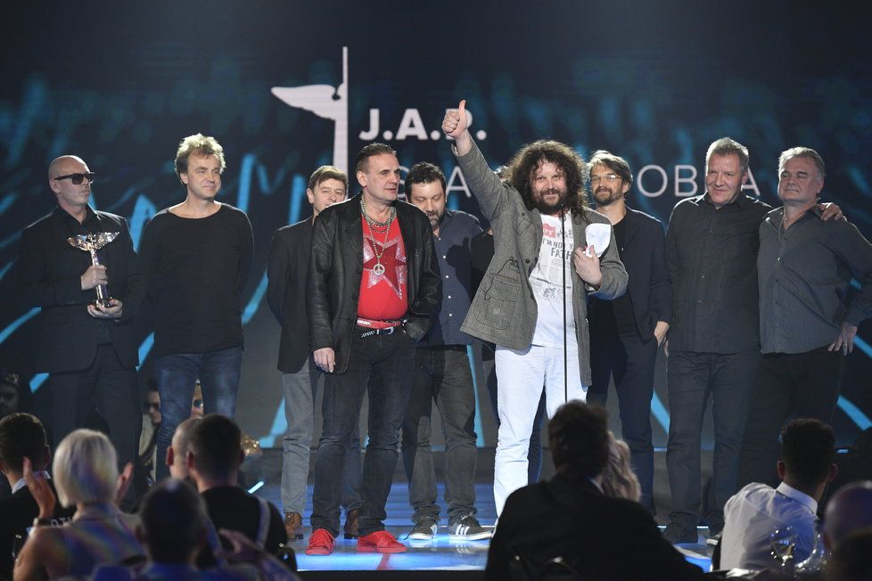Kapela J.A.R. s cenou Anděl pro skupinu roku. Ceny za nejlepší hudební počiny uplynulého roku v základních kategoriích byly předány 20. března 2018 v pražském Foru Karlín.