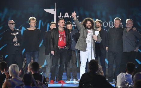 Kapela J.A.R. s cenou Anděl pro skupinu roku. Ceny za nejlepší hudební počiny uplynulého roku v základních kategoriích byly předány 20. března 2018 v pražském Foru Karlín.
