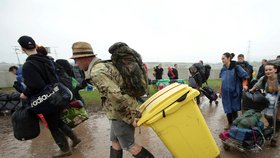 Začíná festival Glastonbury, vystoupí Muse, Adele a Coldplay.