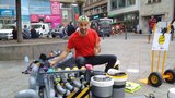 Bláznivé Brno: Pouliční umělci hráli na plastové trubky, na dodávce i v rikše
