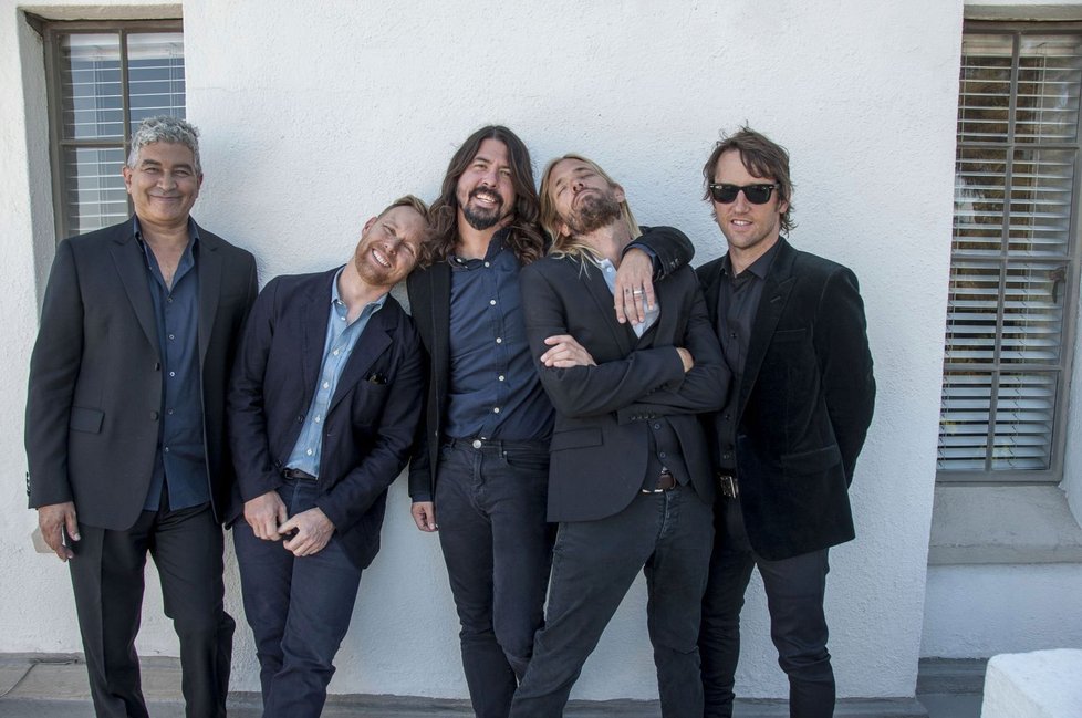 Foo Fighters se chystají do Prahy se svým sólovým koncertem. Předprodej vstupenek bude od 3. března.