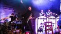 Kapela B-Side Band doprovodí zpěváky na čtyřech koncertech, které připomenou Karla Černocha