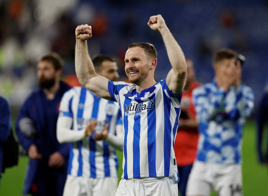 Fotbalisté Huddersfieldu slaví postup do finále Championship
