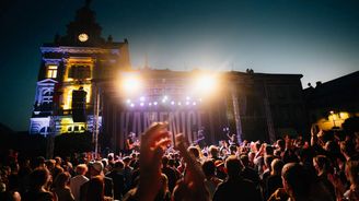 Festival KAMEN!CE má kompletní program. Vedle koncertů sousedský brunch, ranní jóga i koukání do blba Festival KAMEN!CE má kompletní program. Vedle koncertů sousedský brunch, ranní jóga i koukání do blba