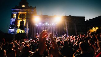 Festival KAMEN!CE má kompletní program. Vedle koncertů sousedský brunch, ranní jóga i koukání do blba Festival KAMEN!CE má kompletní program. Vedle koncertů sousedský brunch, ranní jóga i koukání do blba
