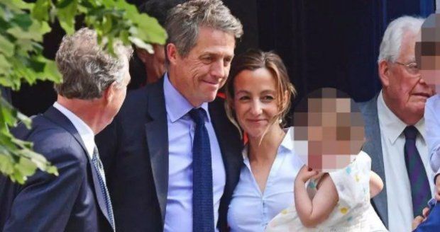 Hugh Grant se oženil s partnerkou Annou Eberstein