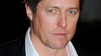 Hugh Grant naložil premiérovi Johnsonovi. Nezku*víš budoucnost mých dětí, ty gumová hračko!