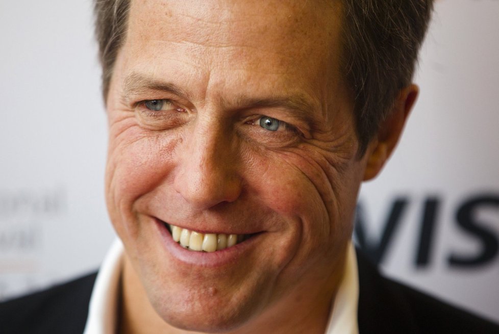 Britský idol žen Hugh Grant původně vystudoval angličtinu na prestižní univerzitě v Oxfordu.