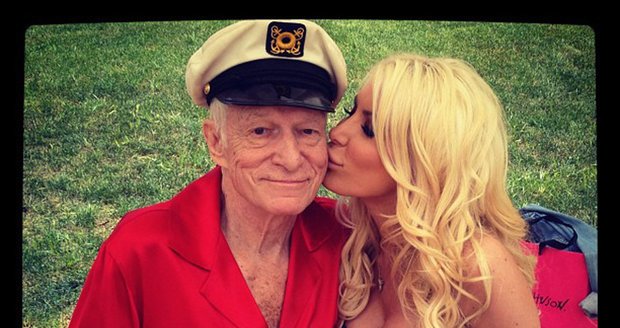 Zakladatel legendárního amerického pánského magazínu Playboy Hugh Hefner zemřel.