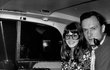 Hugh Hefner se svojí přítelkyní Barbie Bentonovou v roce 1978