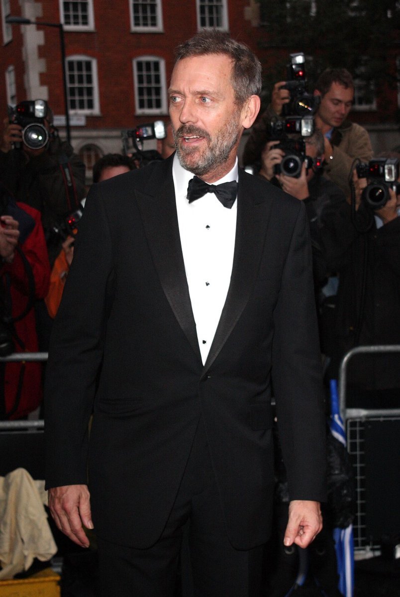 Hugh Laurie, známý jako doktor House přišel ve fraku