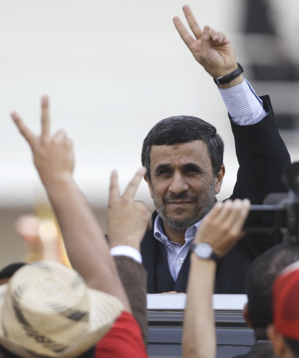Íránský prezident Mahmúd Ahmadínežád na Chávezově pohřbu