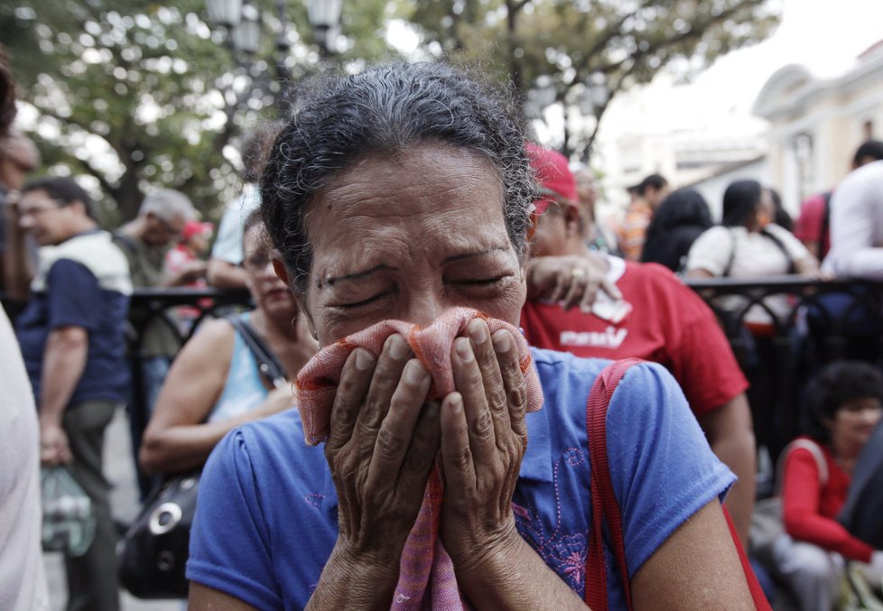 Zármutek po smrti prezidenta Cháveze ve venezuelských ulicích