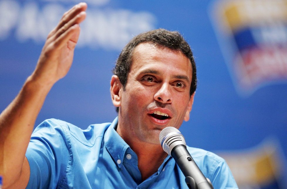 Chávezův vyzvyvatel Capriles začal dotahovat ztrátu v průzkumech