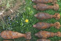 Nechtěný "poklad" v Hukvaldech: Na zahradě vykopal 13 min a granát!