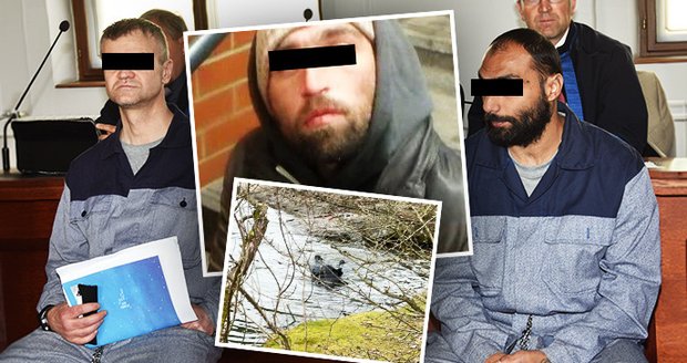 Tomáš H. (45, vlevo) a David G. (31) se u Krajského soudu v Plzni zpovídají z otřesné vraždy bezdomovce (†32), kerého měli podle žaloby po smrti rozřezat a rozpárat.