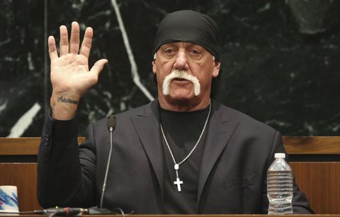 Hulk Hogan spal s manželkou nejlepšího kamaráda, za zveřejnění nahrávky dostane miliardy