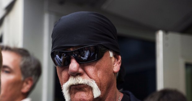 Wrestler Hulk Hogan vysoudí miliardy na zveřejněné pornonahrávce.