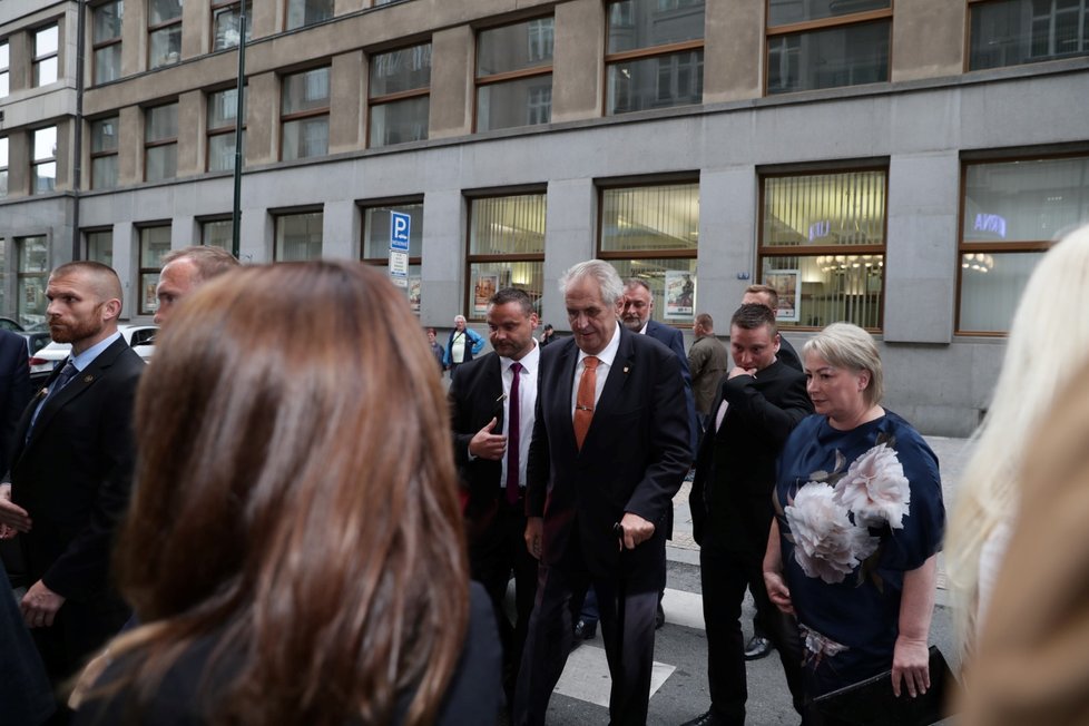 Miloš Zeman přichází na koncert Daniela Hůlky (13. 6. 2018).