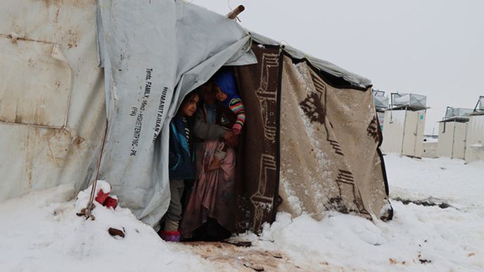 Syrské děti zažívají krutou zimu v táborech, kam utekly před válkou.