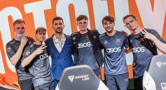 Worlds 2022: Humanoid jede dál! Fnatic vítězí v kvalifikaci a postupuje do skupinové části