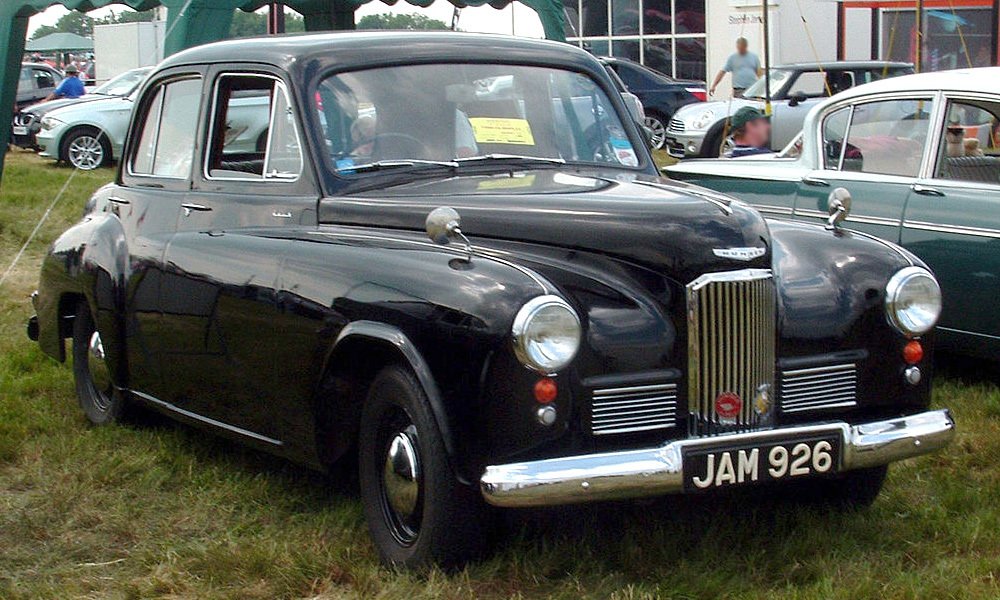 Na jaře 1951 se začal vyrábět Humber Hawk Mark IV, poháněný čtyřválcem s objemem zvětšeným na 2267 cm3 a výkonem 58 koní.