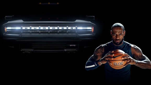 Legendární basketbalista se objevil v reklamě na elektrický Hummer. Ale bez samotného auta