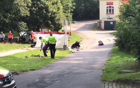 V Humpolci najelo auto do kočárku s dvěma dětmi, jedno zemřelo