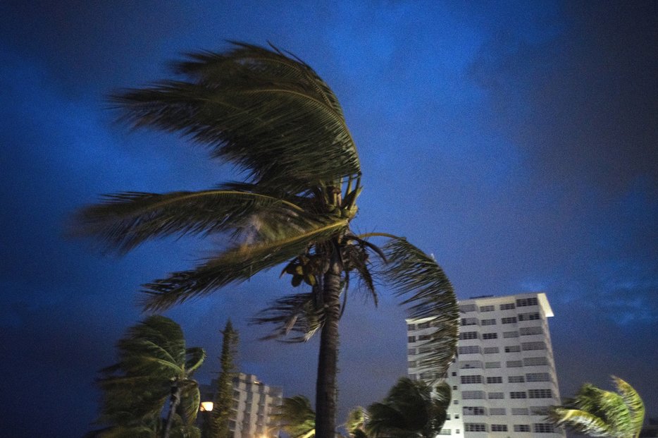 Americké úřady nařídily kvůli blížícímu se hurikánu Dorian evakuovat téměř milion lidí. (2. 9. 2019)