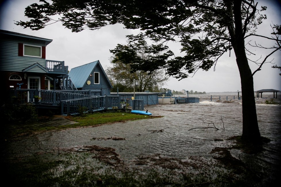 Hurikán Florence pustoší USA (14.9.2018)