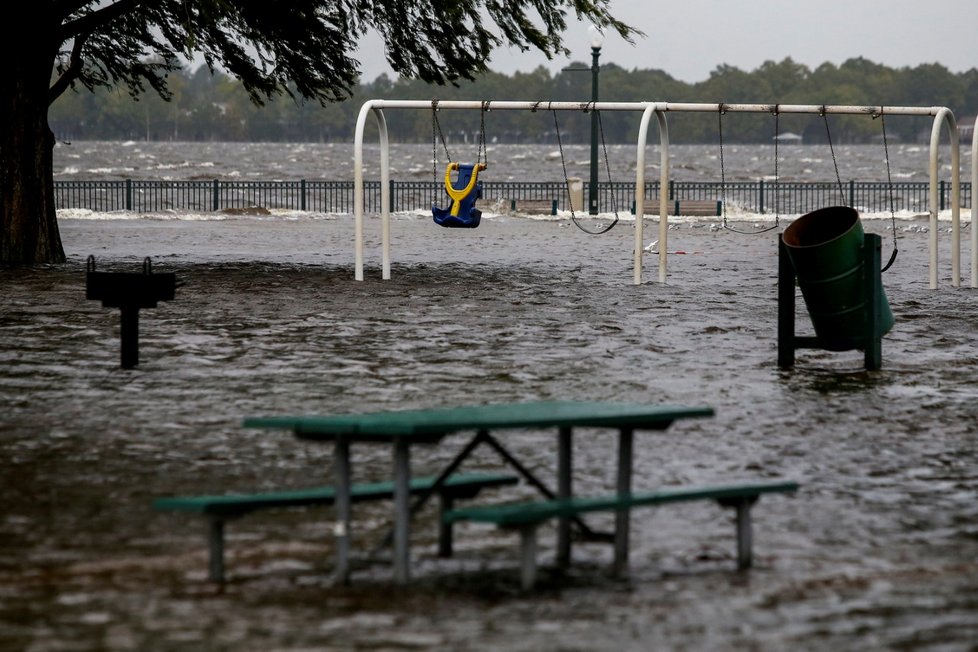 Hurikán Florence pustoší USA (14.9.2018)