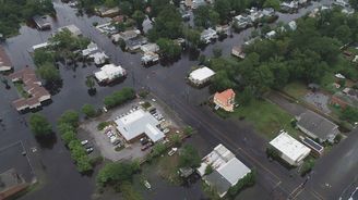 Hurikán Florence slábne. Přesto si už vyžádal přes tři desítky obětí