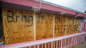 Kvůli hurikánu Hermine je 70 000 domů na Floridě bez elektřiny.