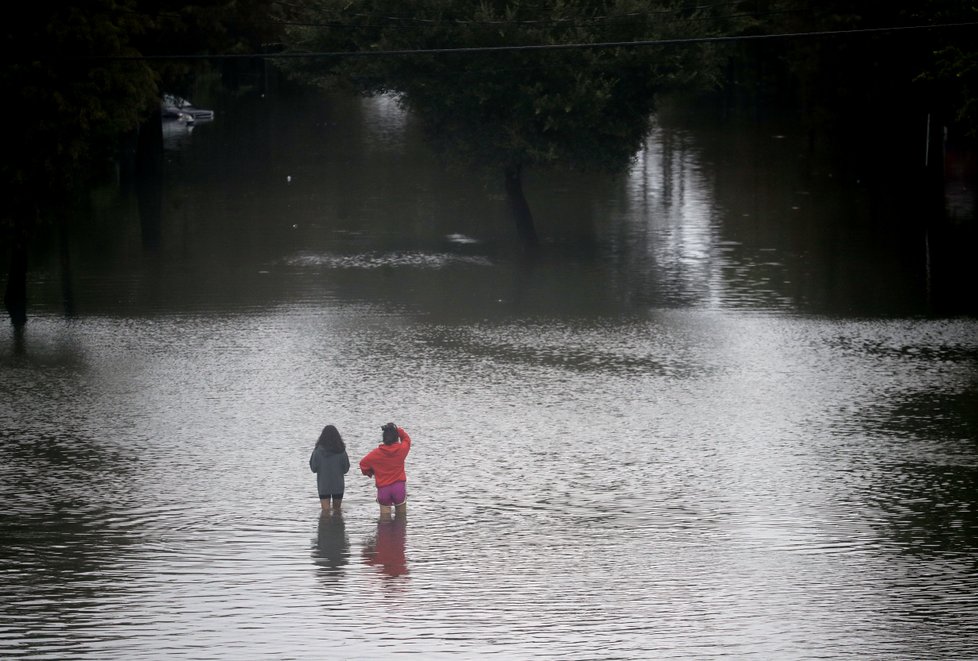 Americký Texas postihly mohutné záplavy kvůli tropické bouři Harvey.