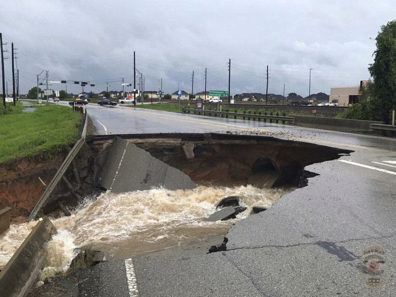 Americký Texas postihly mohutné záplavy kvůli tropické bouři Harvey.