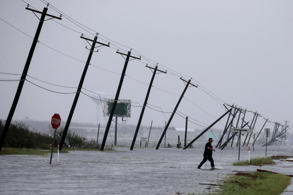 Na Texas se valí velká voda.