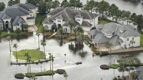 Na americký Texas udeřil Harvey. Z hurikánu se postupně stala tropická bouře doprovázená záplavami.