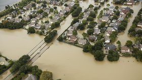 Na americký Texas udeřil Harvey. Z hurikánu se postupně stala tropická bouře doprovázená záplavami.