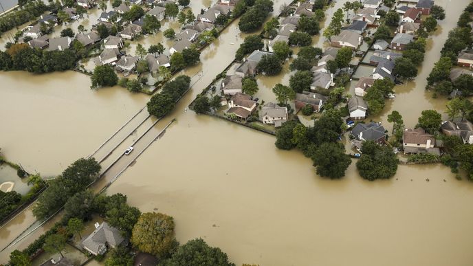 Na americký Texas udeřil Harvey. Z hurikánu se postupně stala tropická bouře doprovázená záplavami