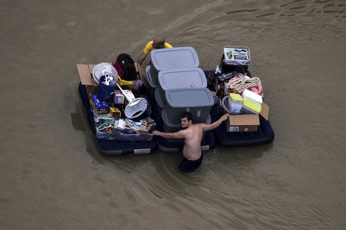 Na americký Texas udeřil Harvey. Z hurikánu se postupně stala tropická bouře doprovázená záplavami