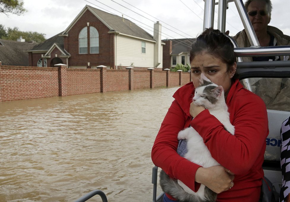 Americký Texas postihly mohutné záplavy kvůli tropické bouři Harvey