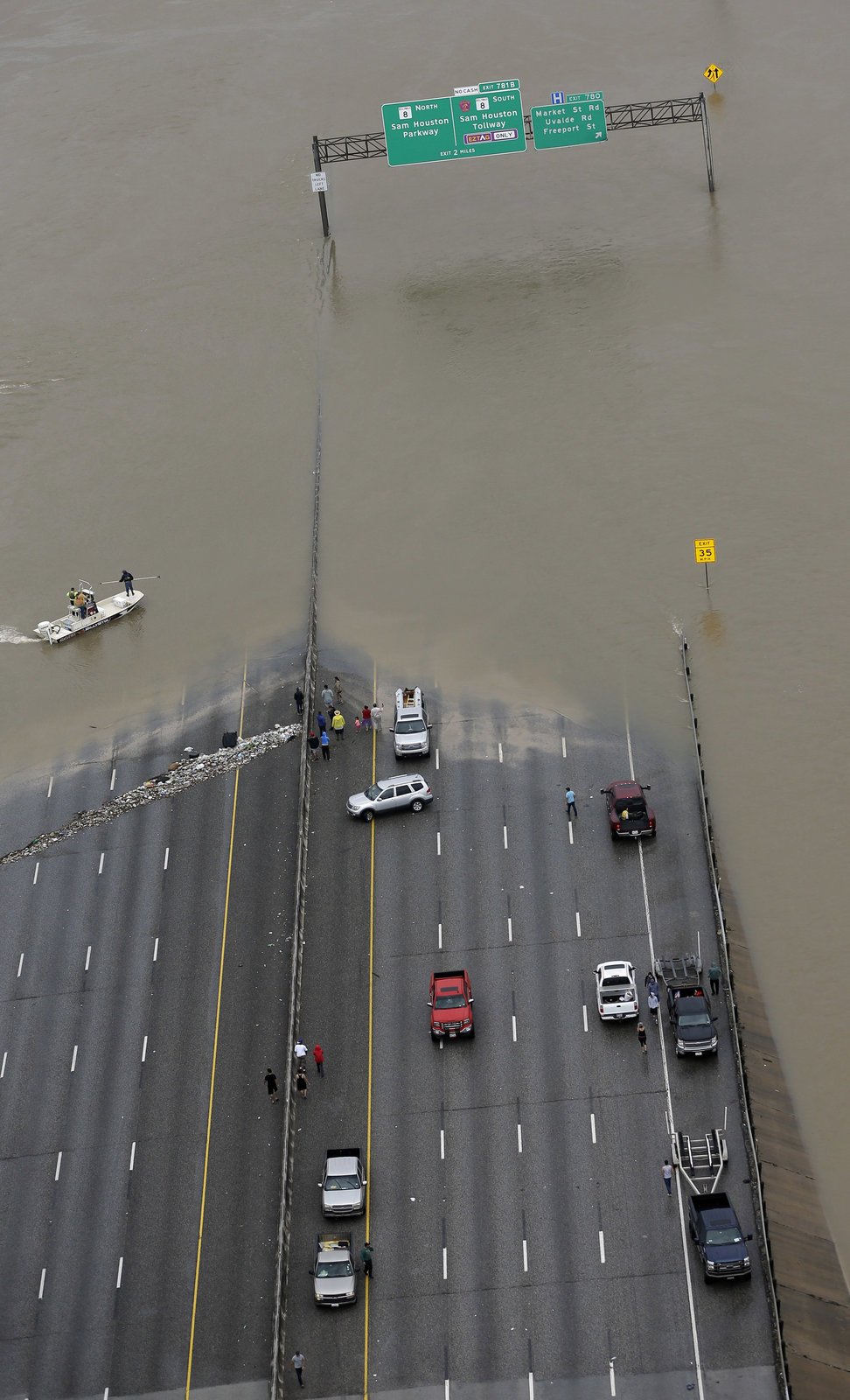 Americký Texas postihly mohutné záplavy kvůli tropické bouři Harvey.