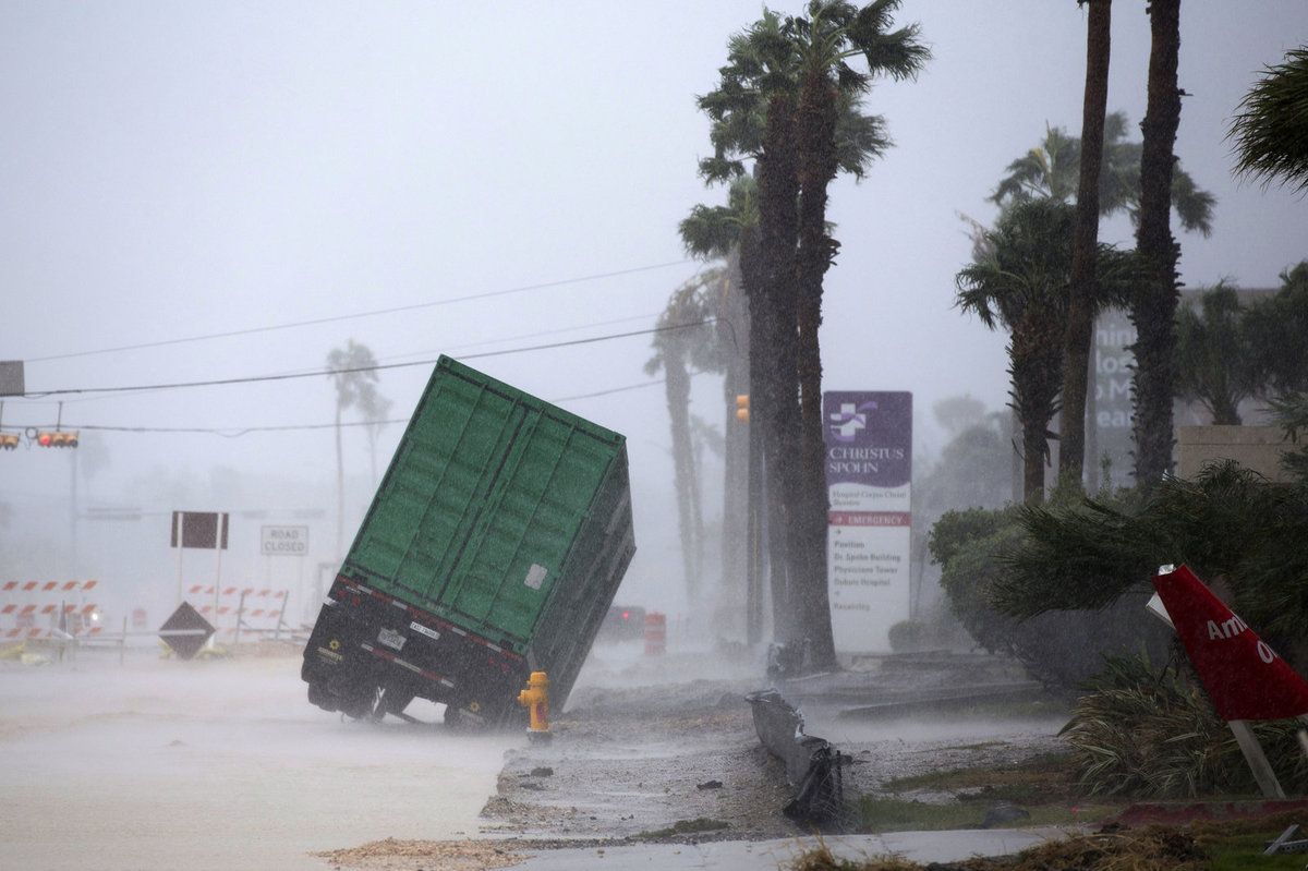 Na město Corpus Christi v Texasu udeřil hurikán Harvey
