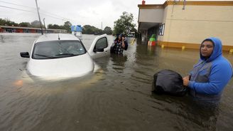 Zkáza po hurikánu Harvey. Počet obětí se vyšplhal na třicet