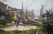 Hurikán na Kubě srovnal desítky domů se zemí.