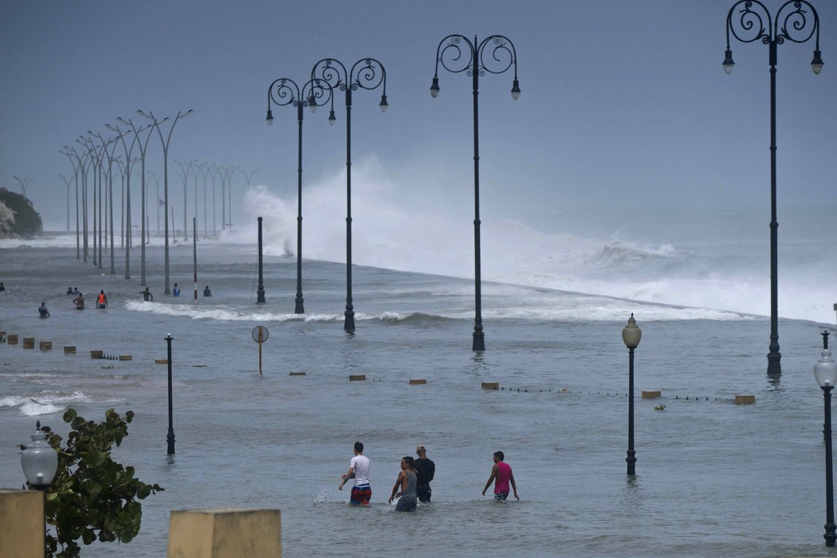 Obrovské vlny bičovaly pobřeží kubánské metropole.