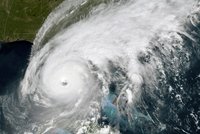 Hurikán Ian udeřil na pobřeží Floridy. 23 migrantů zmizelo v moři, 700 tisíc lidí bez proudu